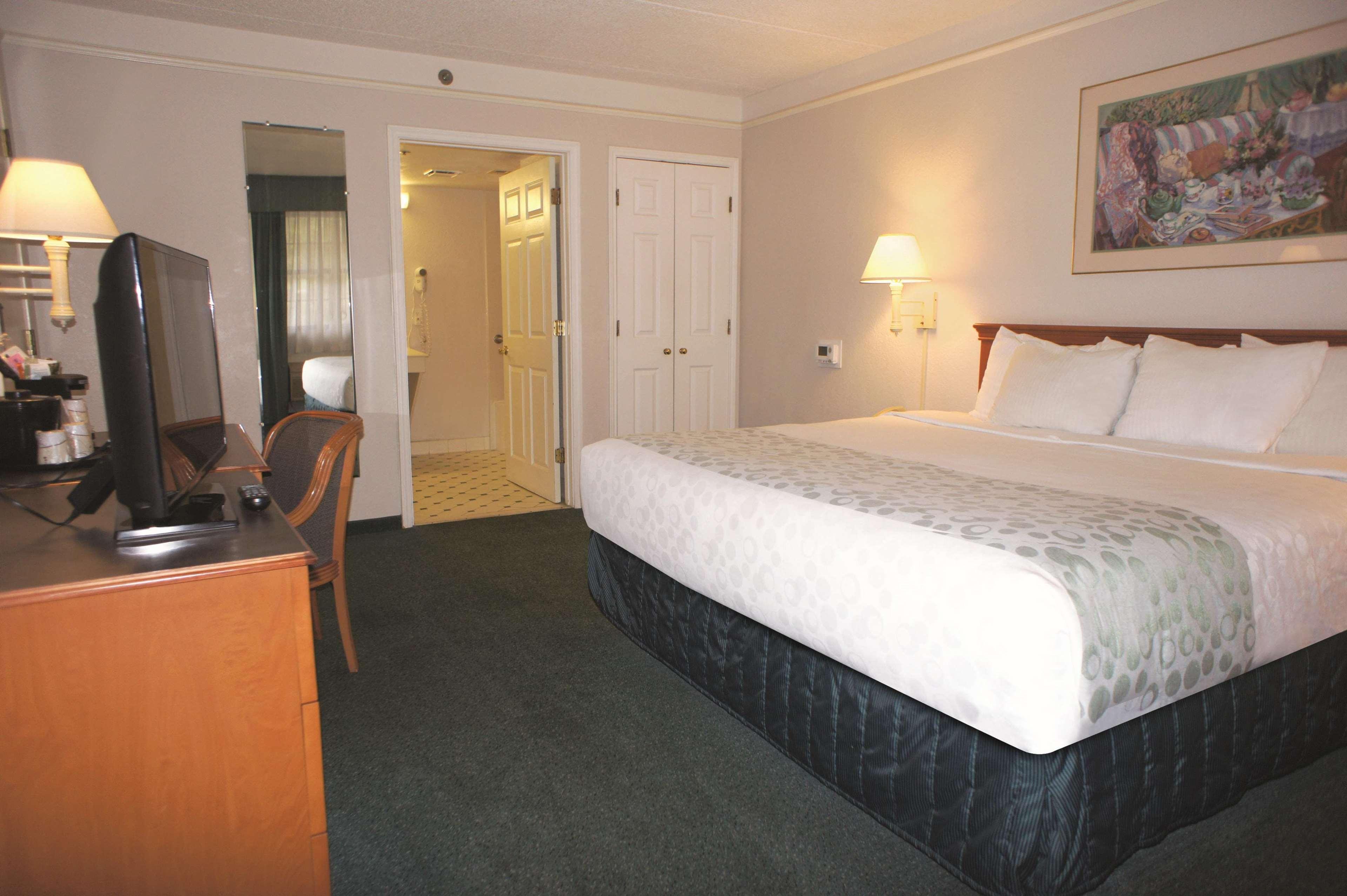 Days Inn By Wyndham San Diego Vista Luaran gambar