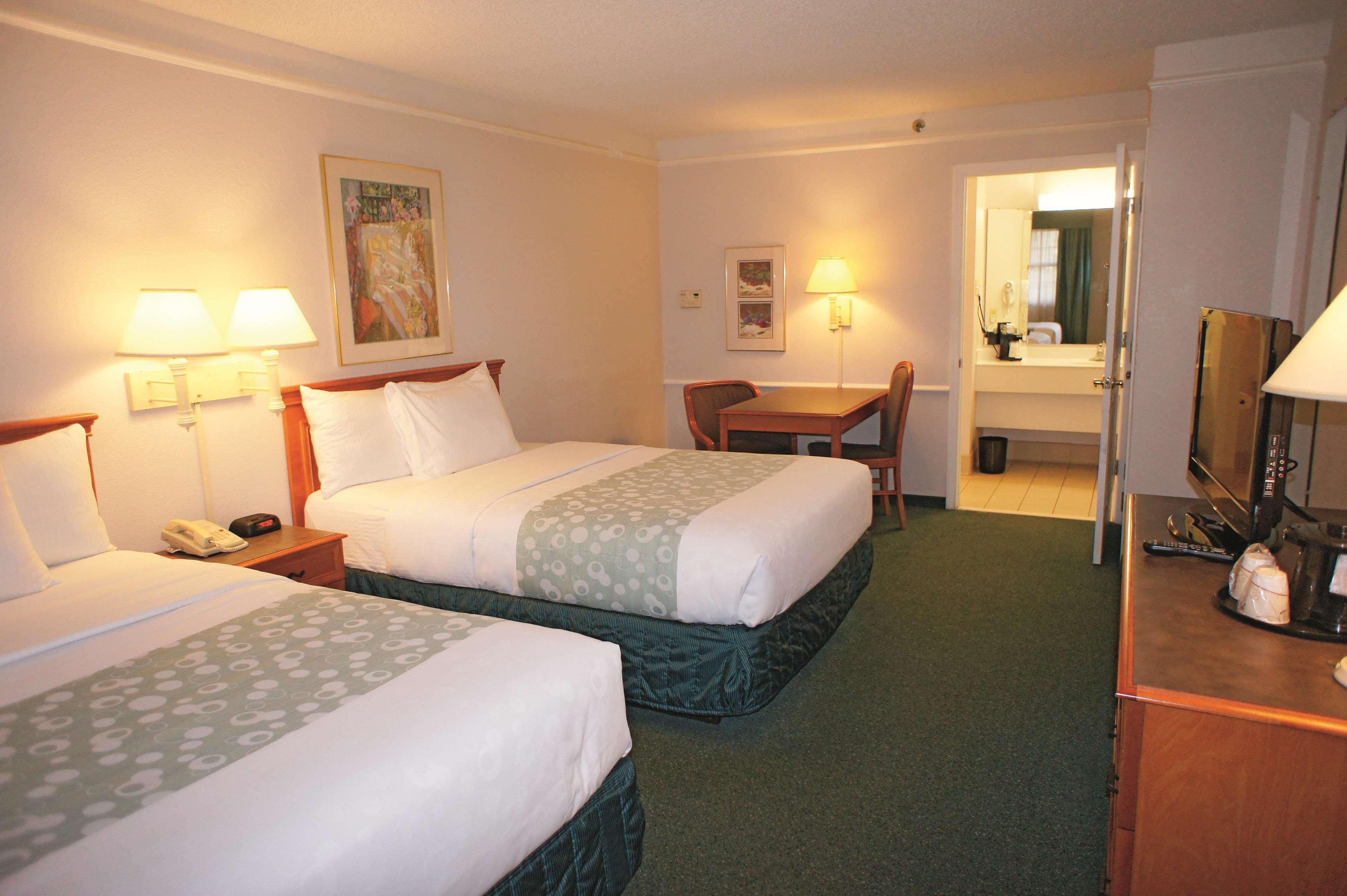 Days Inn By Wyndham San Diego Vista Luaran gambar