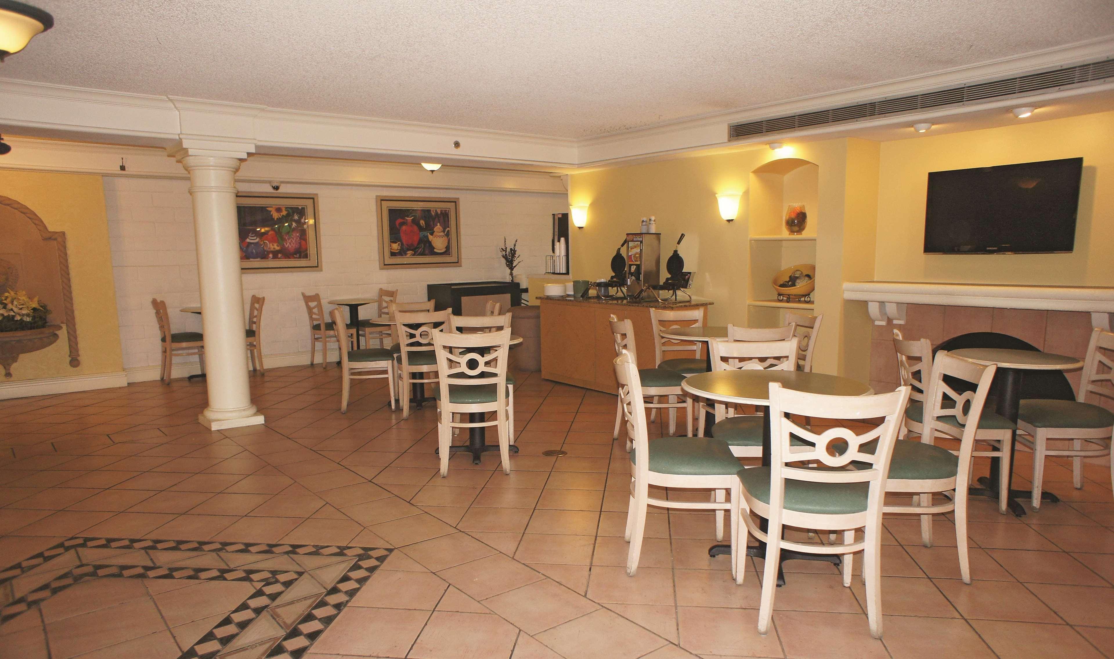 Days Inn By Wyndham San Diego Vista Luaran gambar