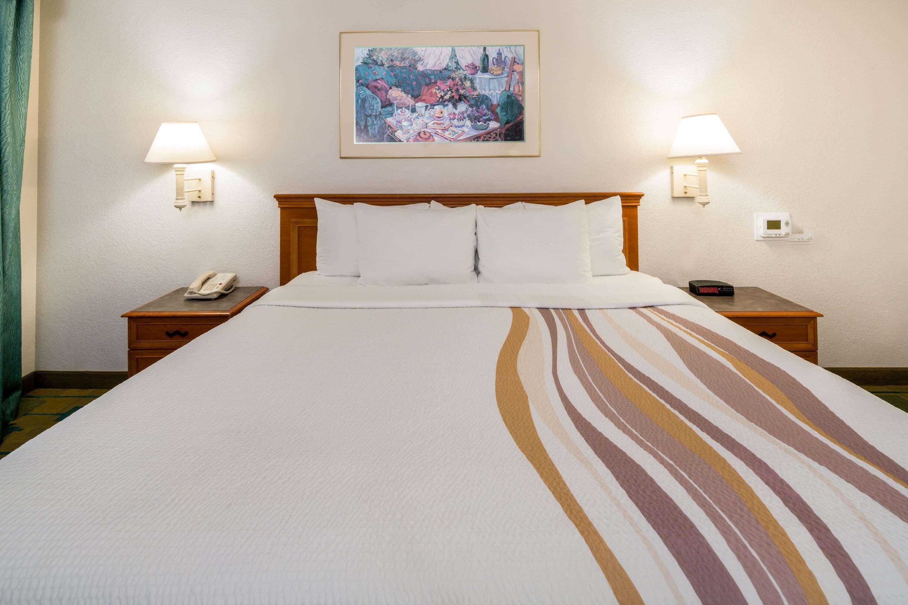 Days Inn By Wyndham San Diego Vista Luaran gambar