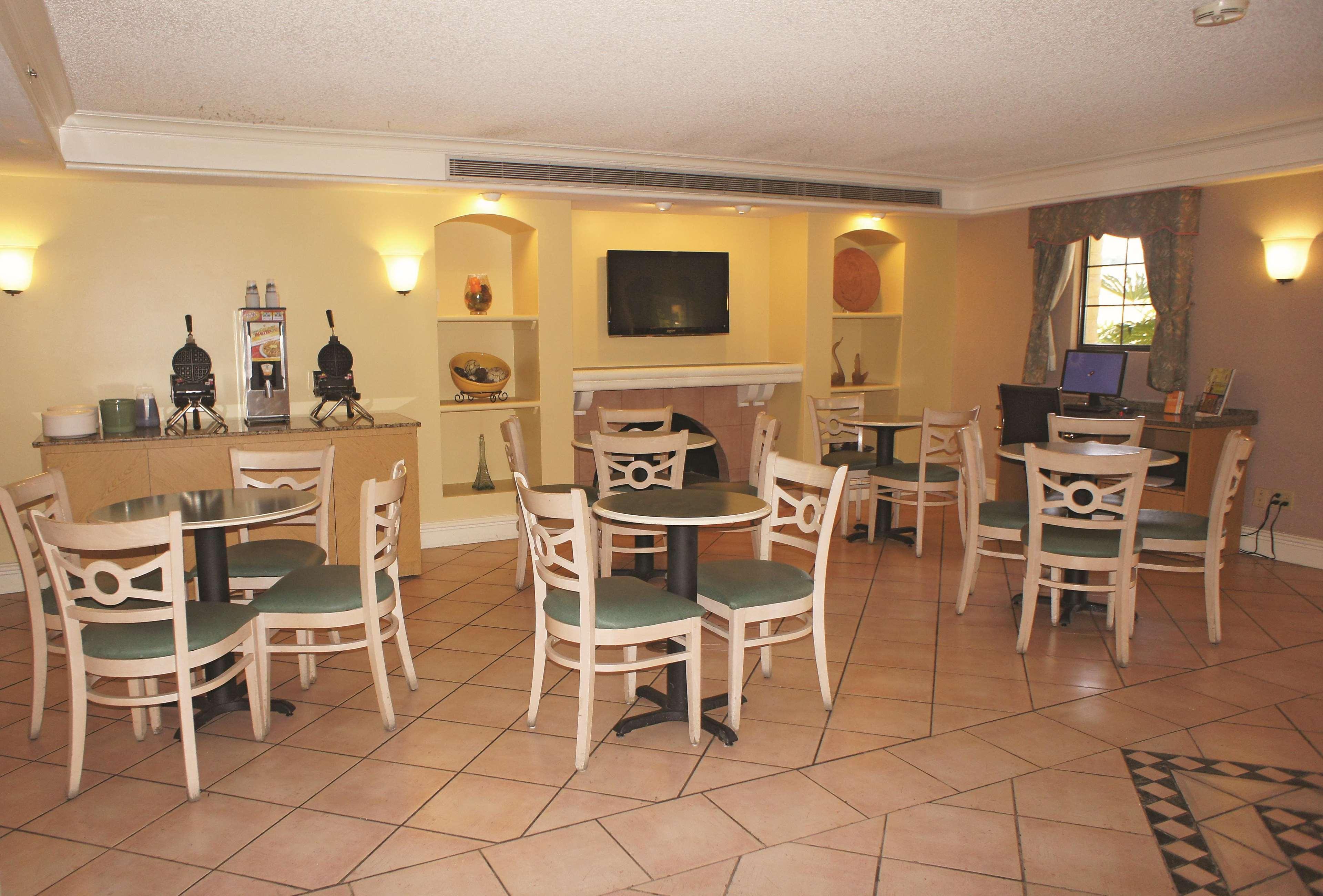 Days Inn By Wyndham San Diego Vista Luaran gambar