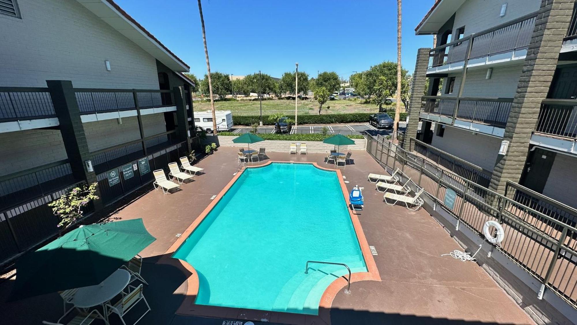 Days Inn By Wyndham San Diego Vista Luaran gambar