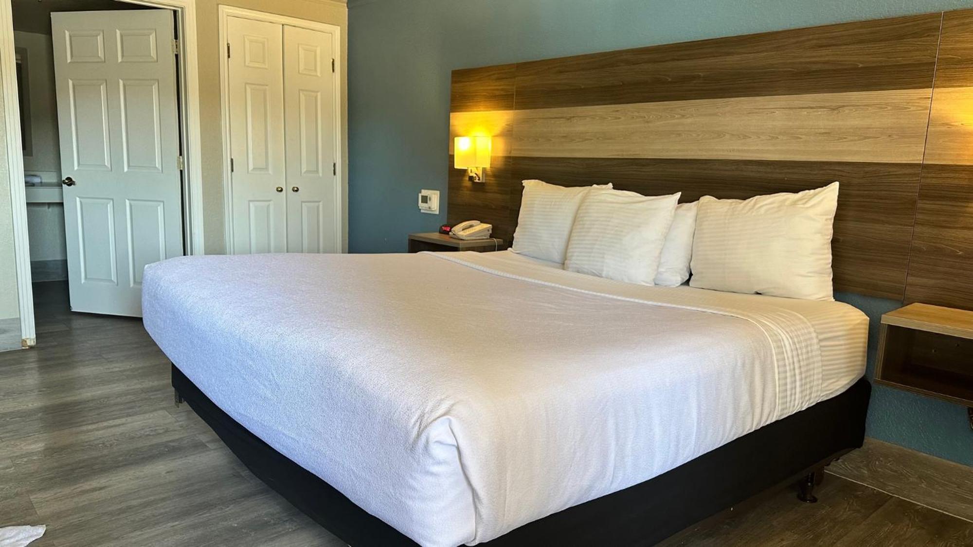 Days Inn By Wyndham San Diego Vista Luaran gambar