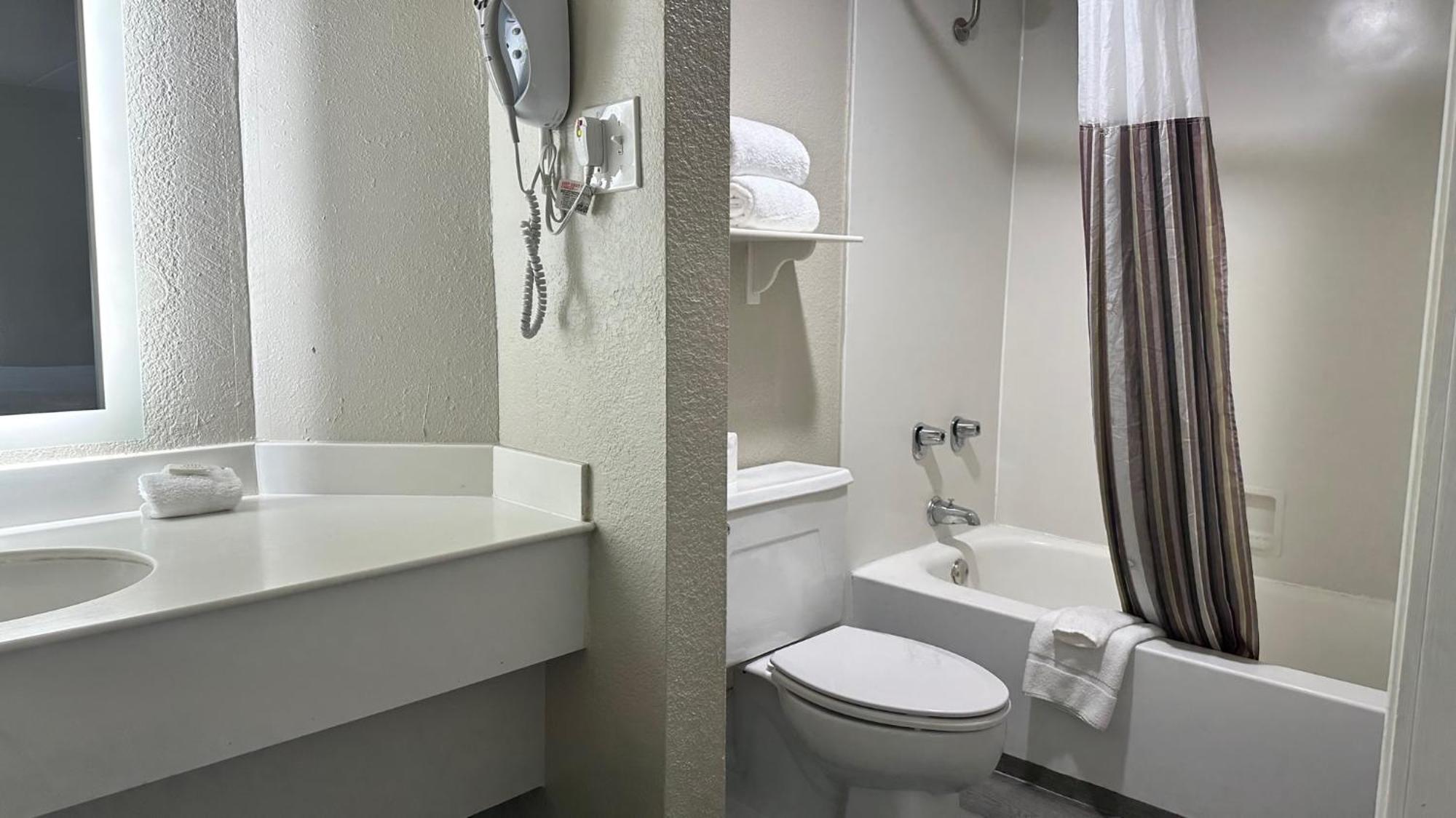 Days Inn By Wyndham San Diego Vista Luaran gambar