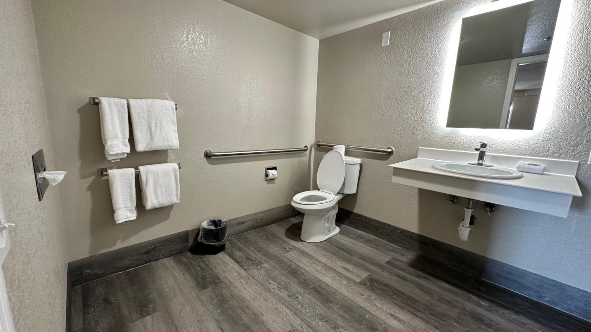 Days Inn By Wyndham San Diego Vista Luaran gambar