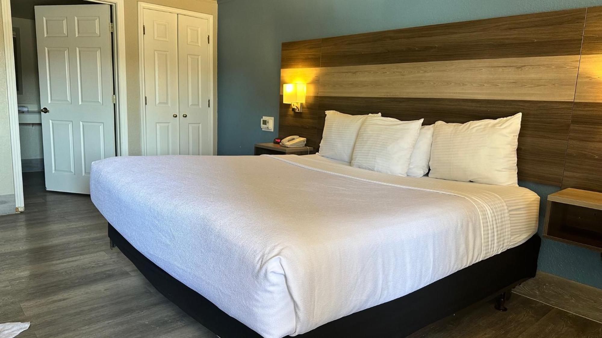 Days Inn By Wyndham San Diego Vista Luaran gambar