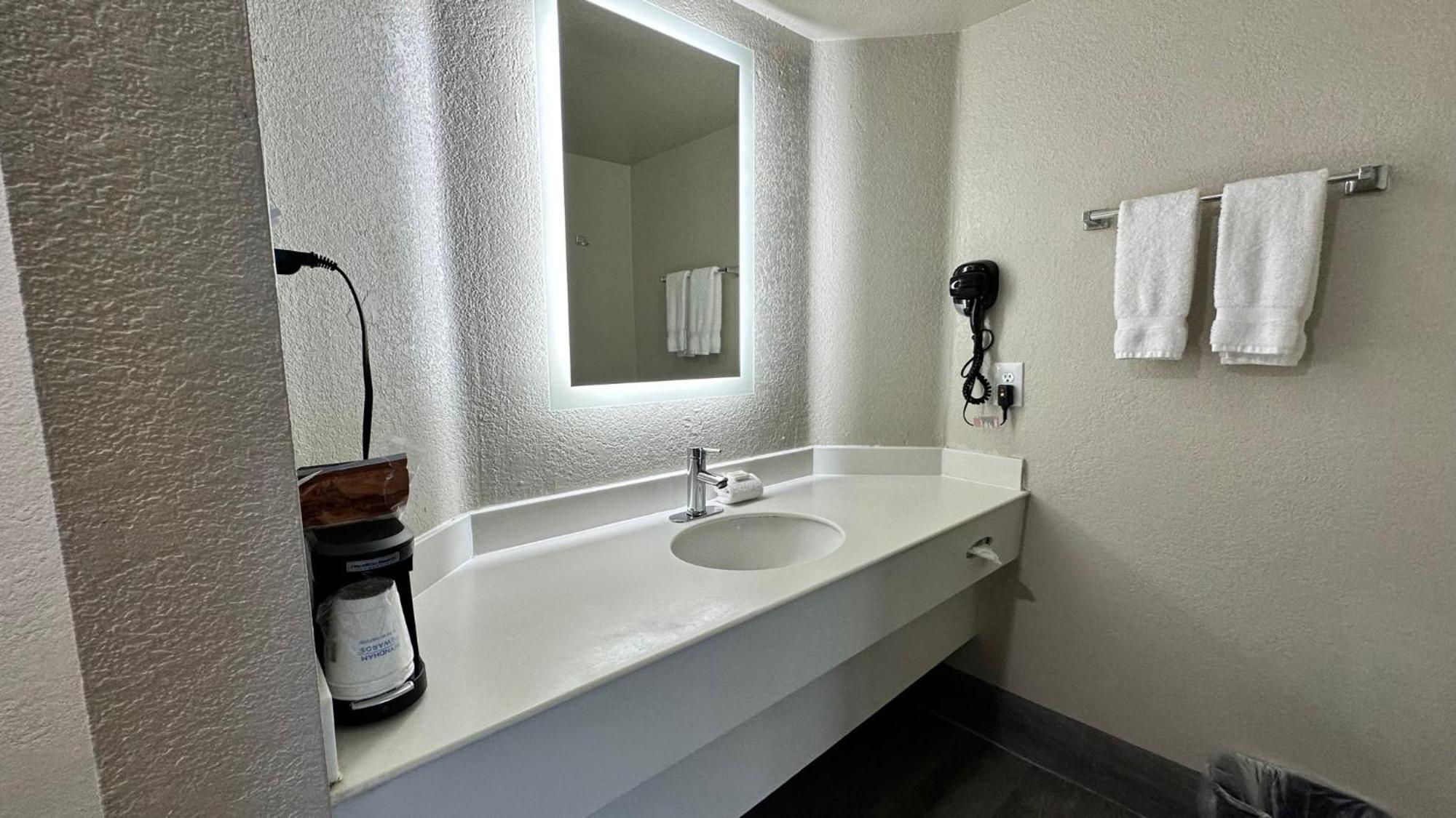 Days Inn By Wyndham San Diego Vista Luaran gambar