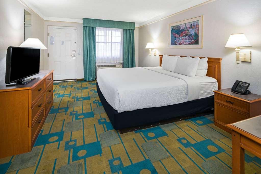 Days Inn By Wyndham San Diego Vista Bilik gambar