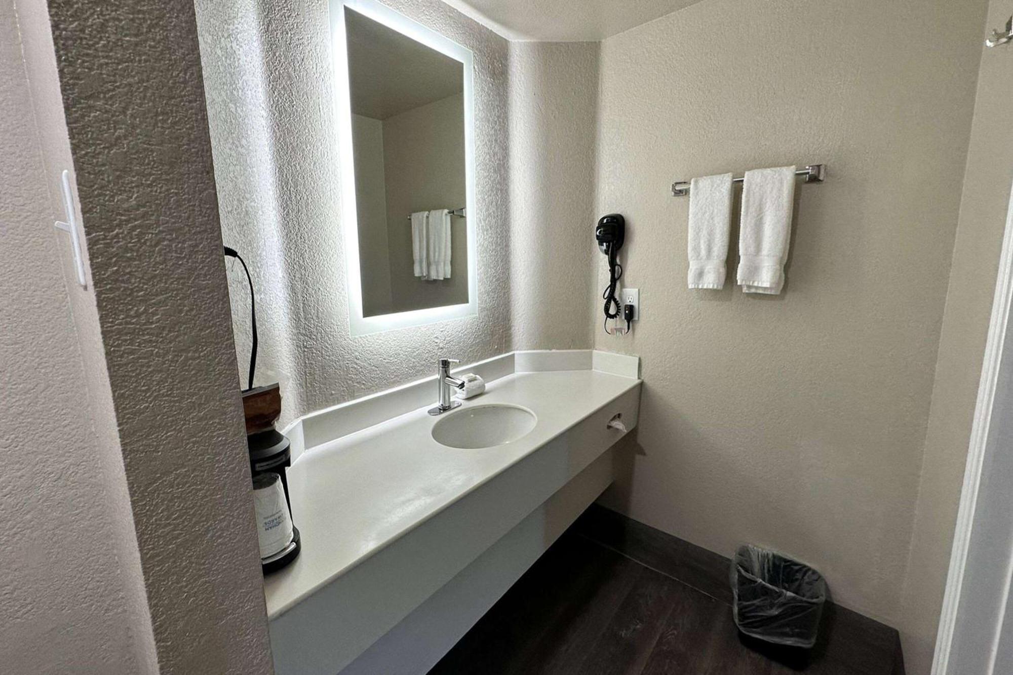 Days Inn By Wyndham San Diego Vista Luaran gambar