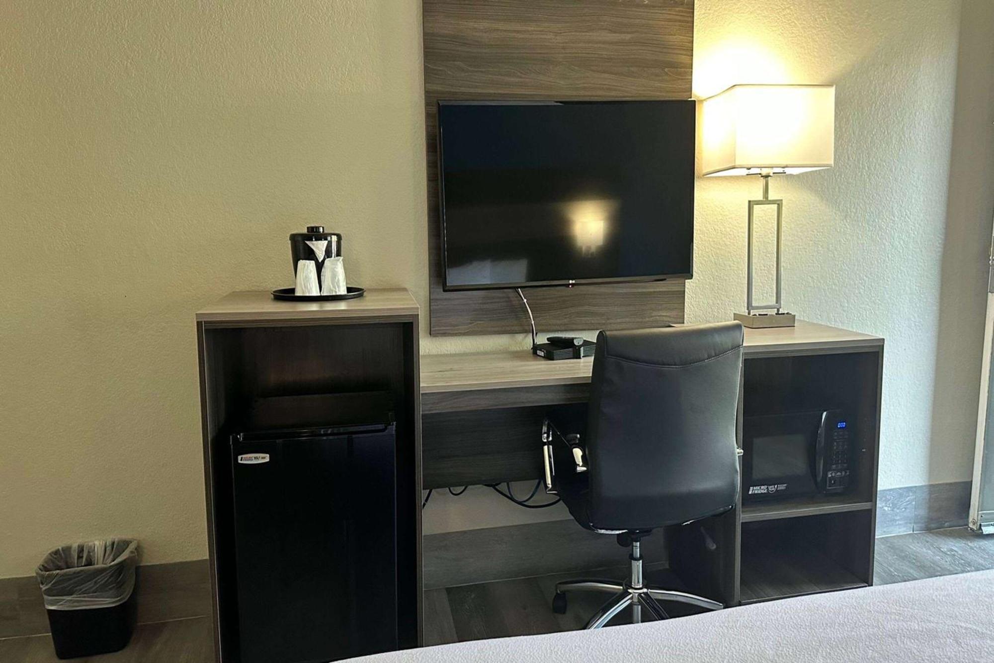 Days Inn By Wyndham San Diego Vista Luaran gambar