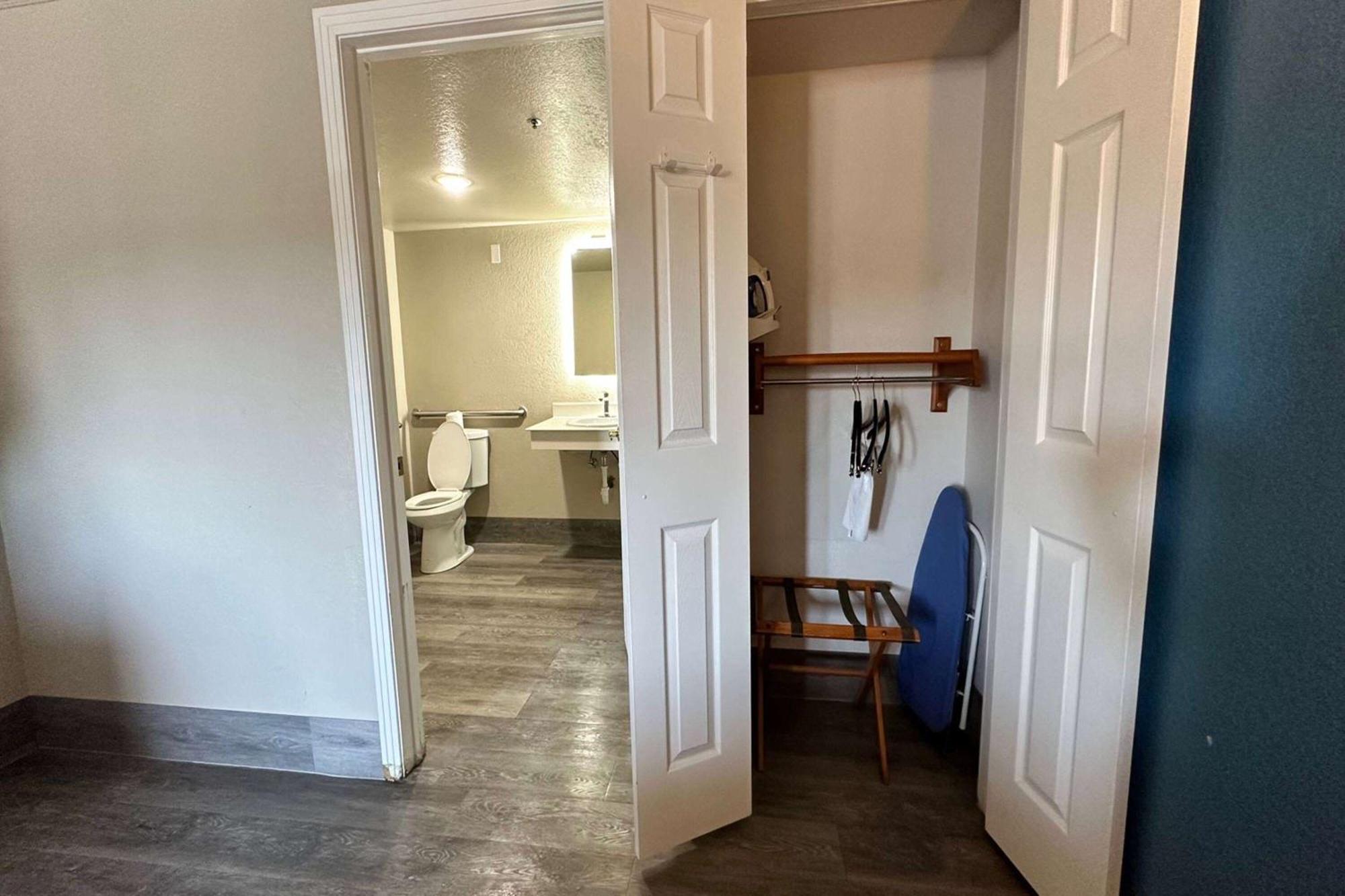 Days Inn By Wyndham San Diego Vista Luaran gambar