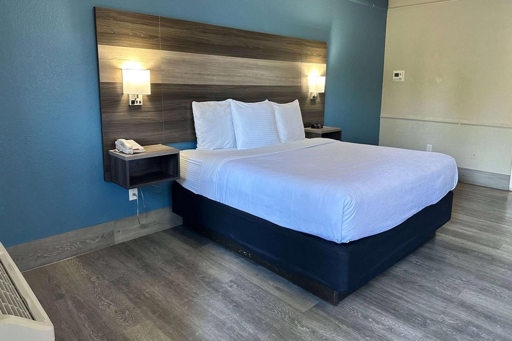 Days Inn By Wyndham San Diego Vista Luaran gambar