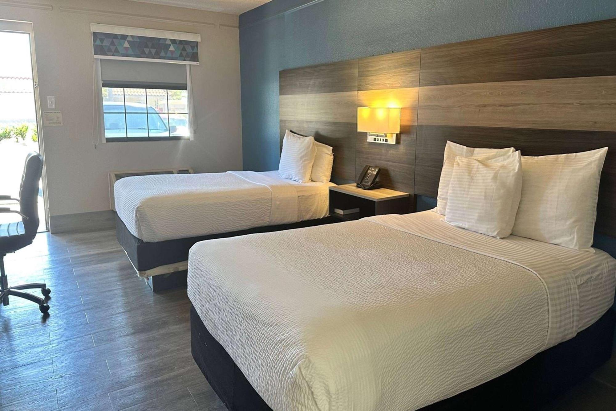 Days Inn By Wyndham San Diego Vista Luaran gambar