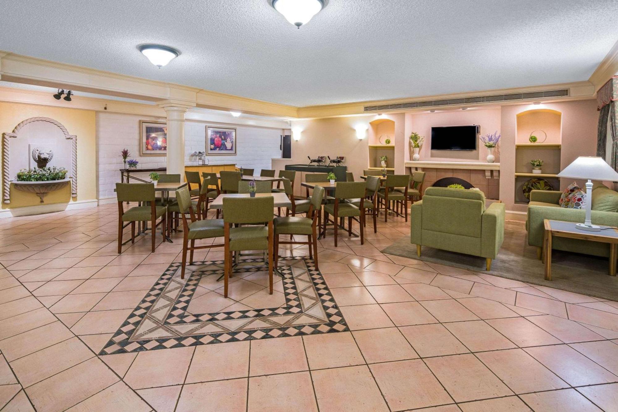 Days Inn By Wyndham San Diego Vista Luaran gambar