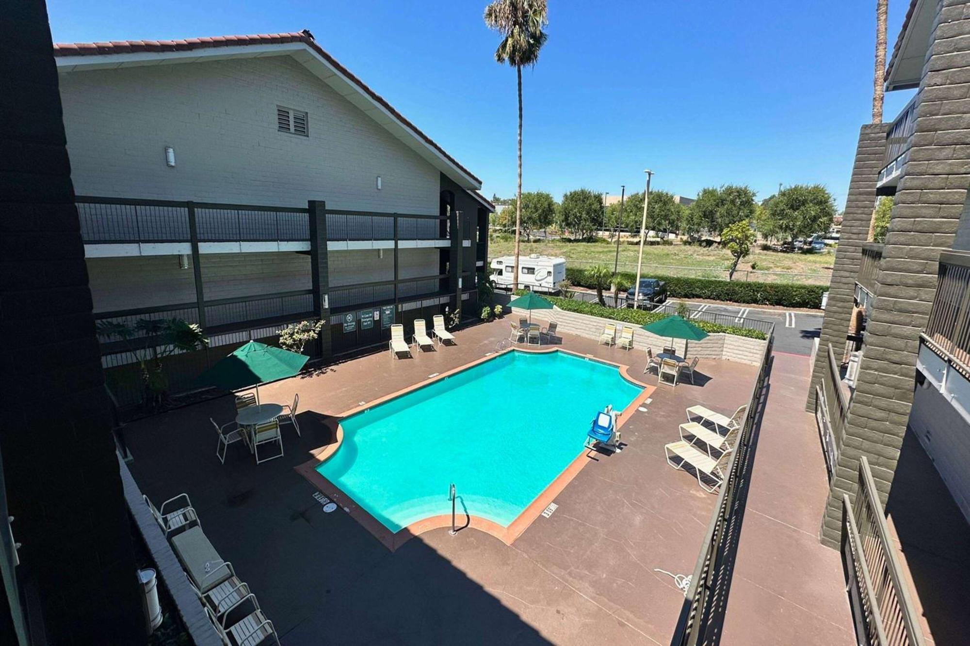 Days Inn By Wyndham San Diego Vista Luaran gambar