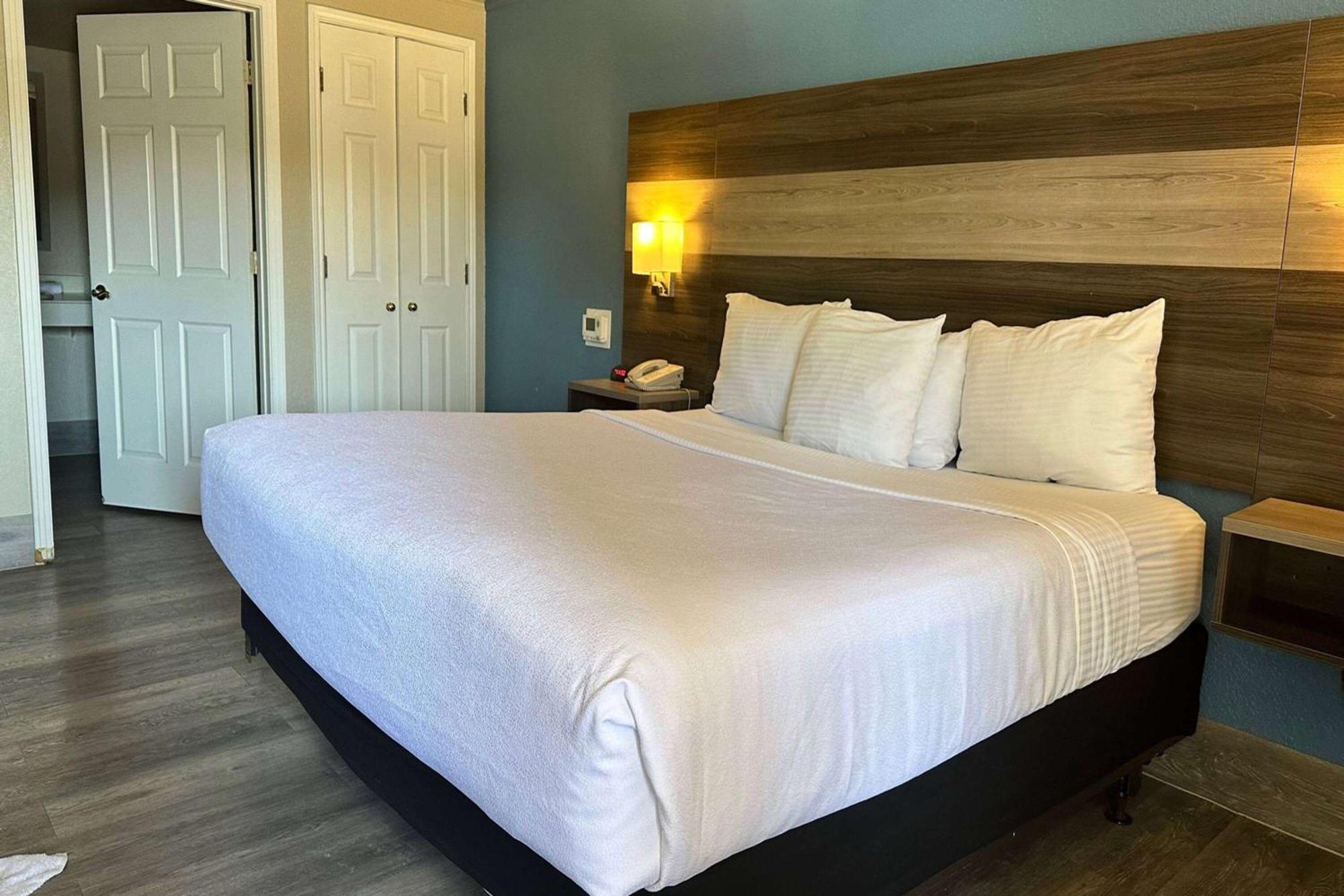 Days Inn By Wyndham San Diego Vista Luaran gambar