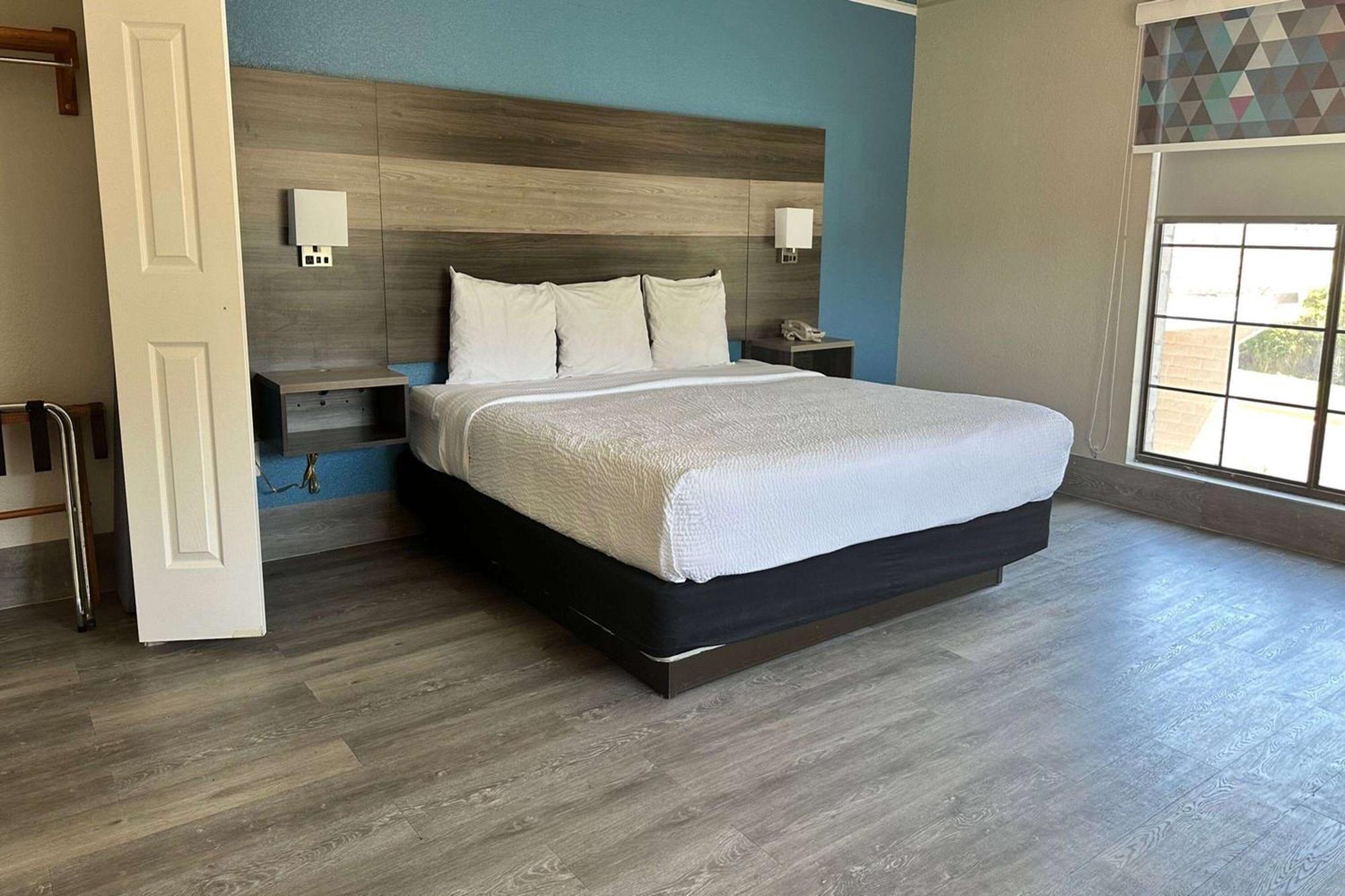 Days Inn By Wyndham San Diego Vista Luaran gambar